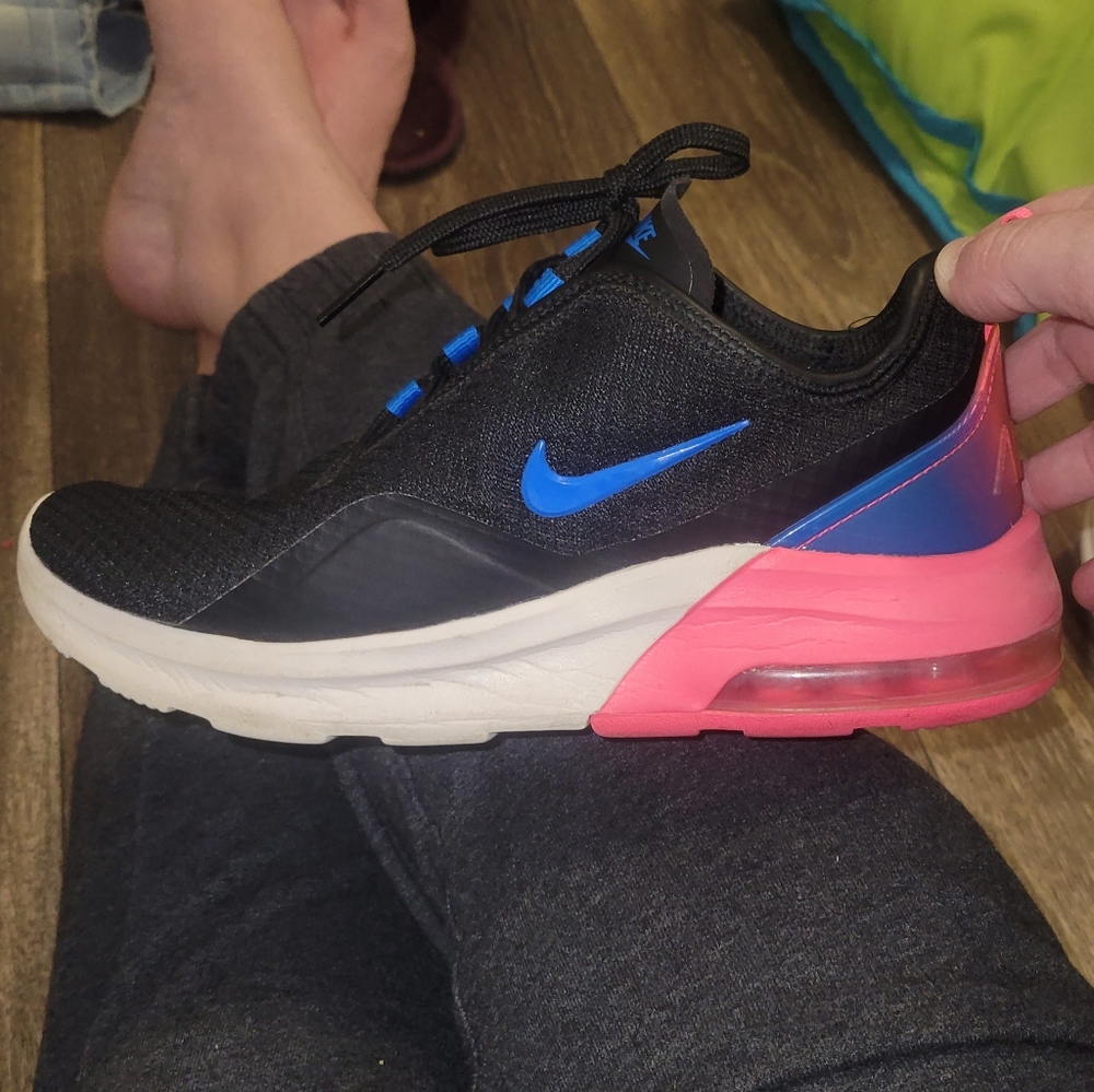 Nike Air Max motion 2 size 7